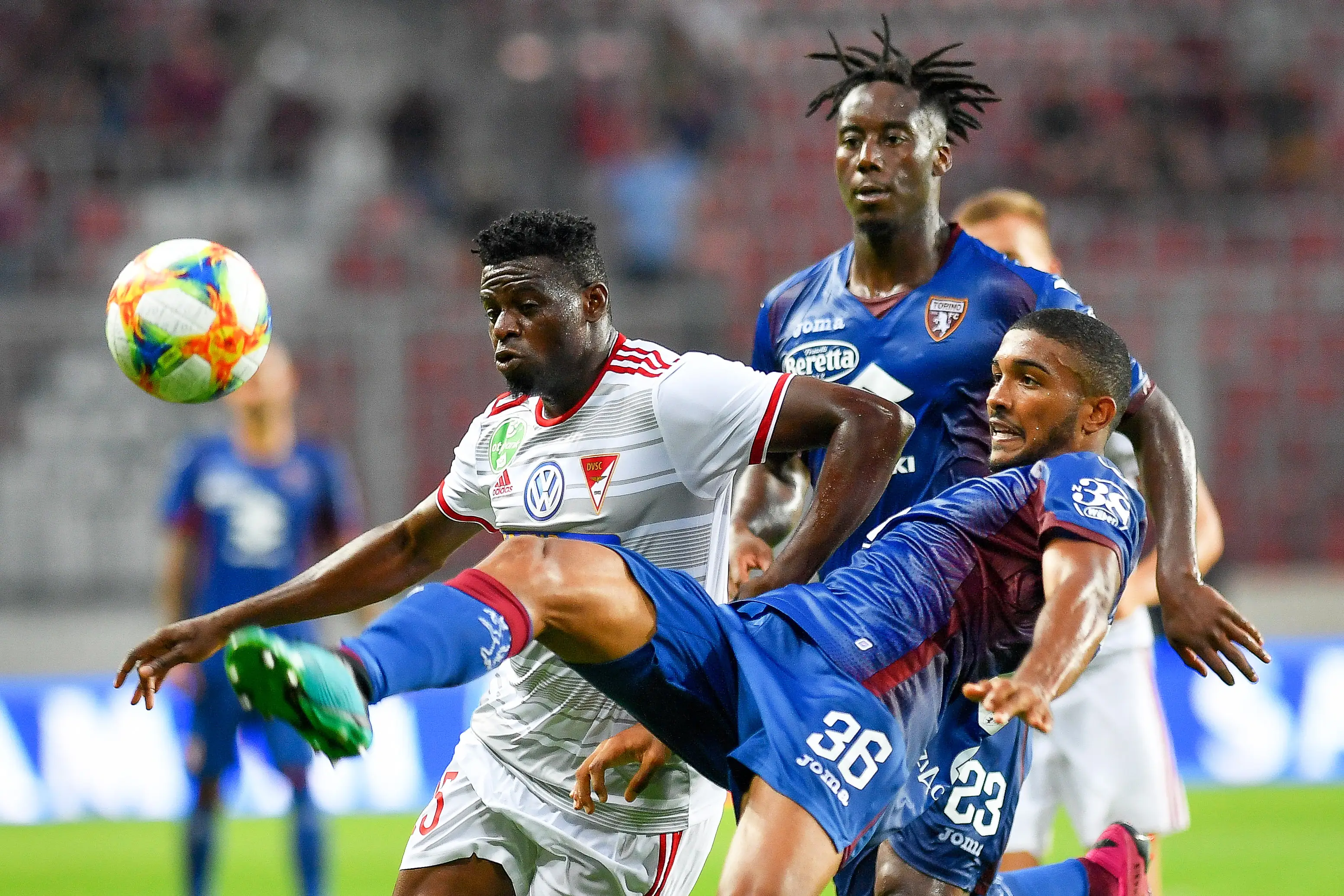 包含意甲赛事频现高潮，球员斗志昂扬的词条